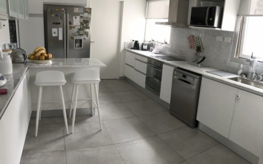 Hernandez Piazza – 3 Ambientes con Cochera y Baulera. Piso Alto