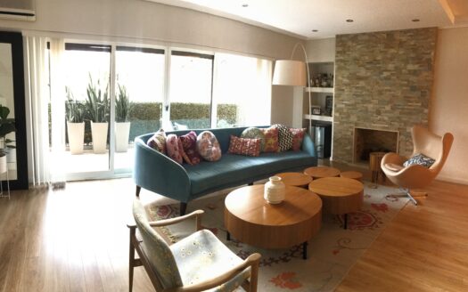 Exclusivo Piso, 4 Ambientes con Dependencias y Cochera – Reciclado.