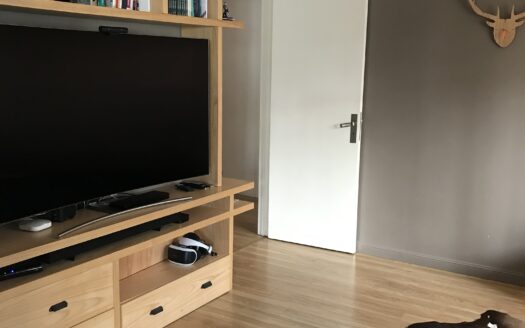 Exclusivo Piso, 4 Ambientes con Dependencias y Cochera – Reciclado.