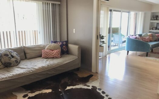 Exclusivo Piso, 4 Ambientes con Dependencias y Cochera – Reciclado.