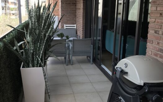 Exclusivo Piso, 4 Ambientes con Dependencias y Cochera – Reciclado.