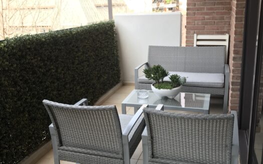 Exclusivo Piso, 4 Ambientes con Dependencias y Cochera – Reciclado.