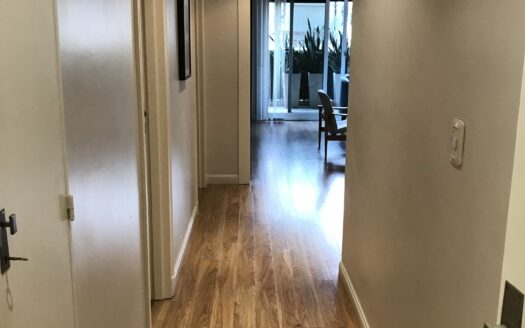 Exclusivo Piso, 4 Ambientes con Dependencias y Cochera – Reciclado.