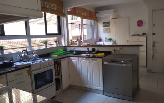 3 de Febrero 1200- 3 ambientes con cochera