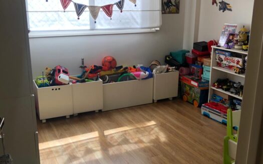 Exclusivo Piso, 4 Ambientes con Dependencias y Cochera – Reciclado.