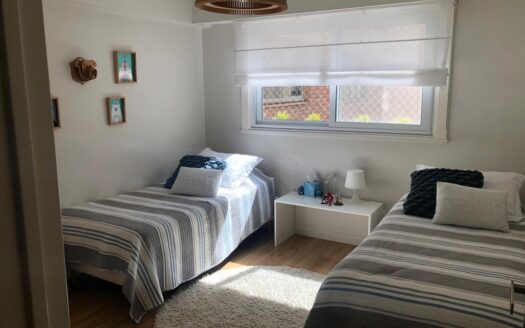 Exclusivo Piso, 4 Ambientes con Dependencias y Cochera – Reciclado.